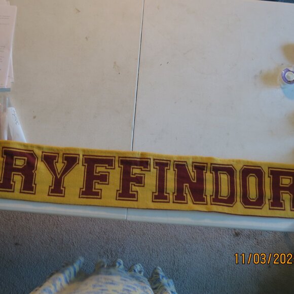 Unisex-One Size Fits Most Gryffindor Reversible 60 inch Scarf - Picture 3 of 5